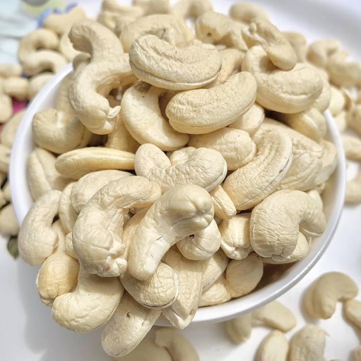 Whole Cashews -- Grade W320 Kaju